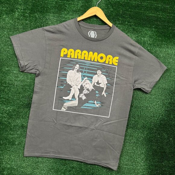 Paramore This Is Why Rock Band T-Shirt Size Large - Picture 3 of 4